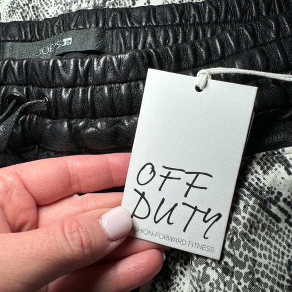 Joe's Jeans Shorts Women's MD Black White Rocky Bermuda Python Snake Print NWT - Picture 3 of 8